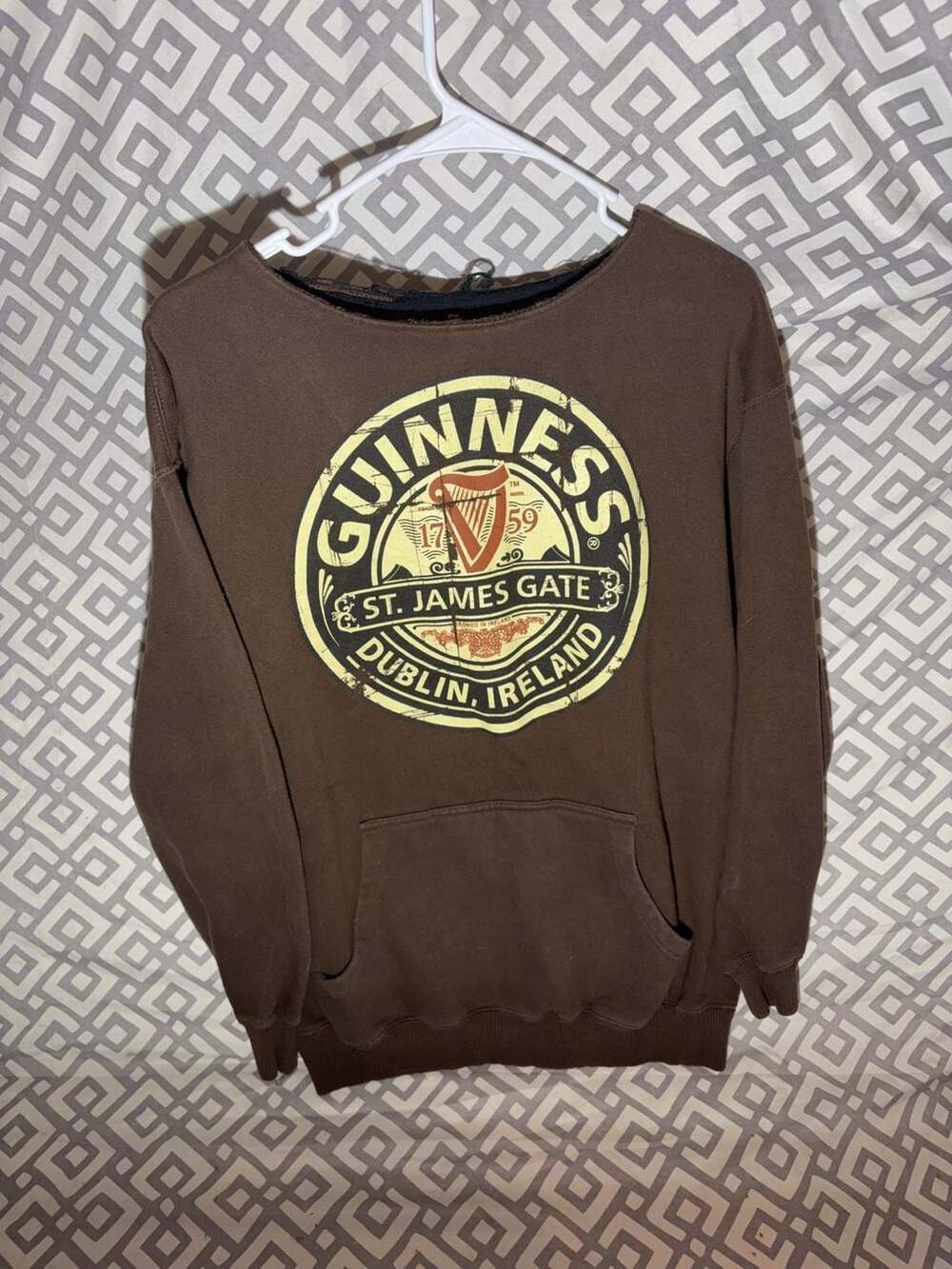 Guinness St. James Gate Dublin Ireland Brown Sweatshirt Size M
